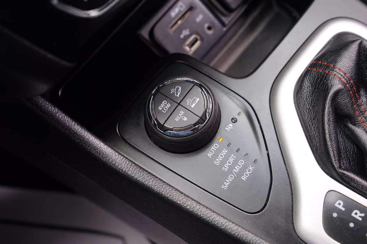 2015 Jeep Cherokee Trailhawk Image 18