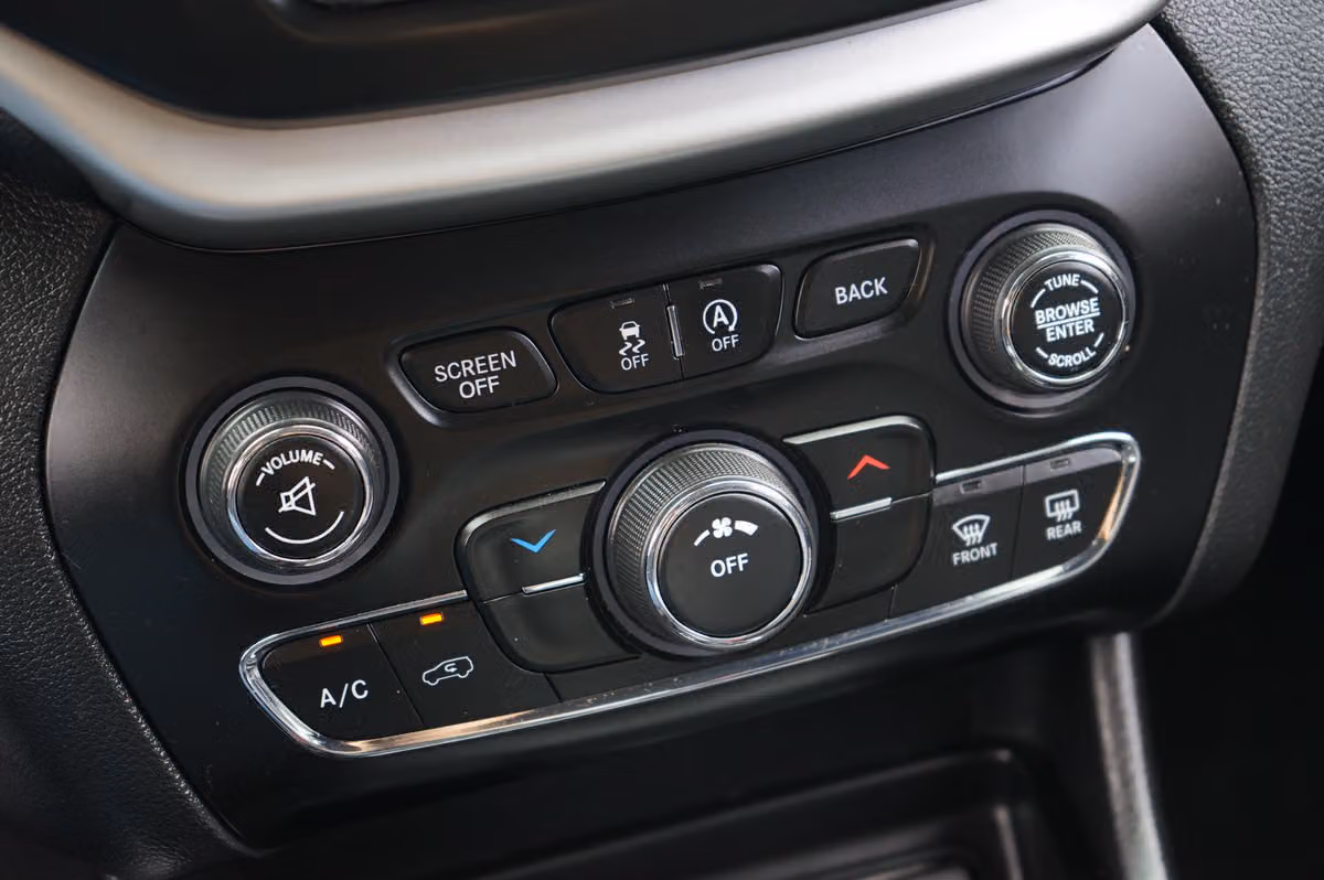 2015 Jeep Cherokee Trailhawk Image 19