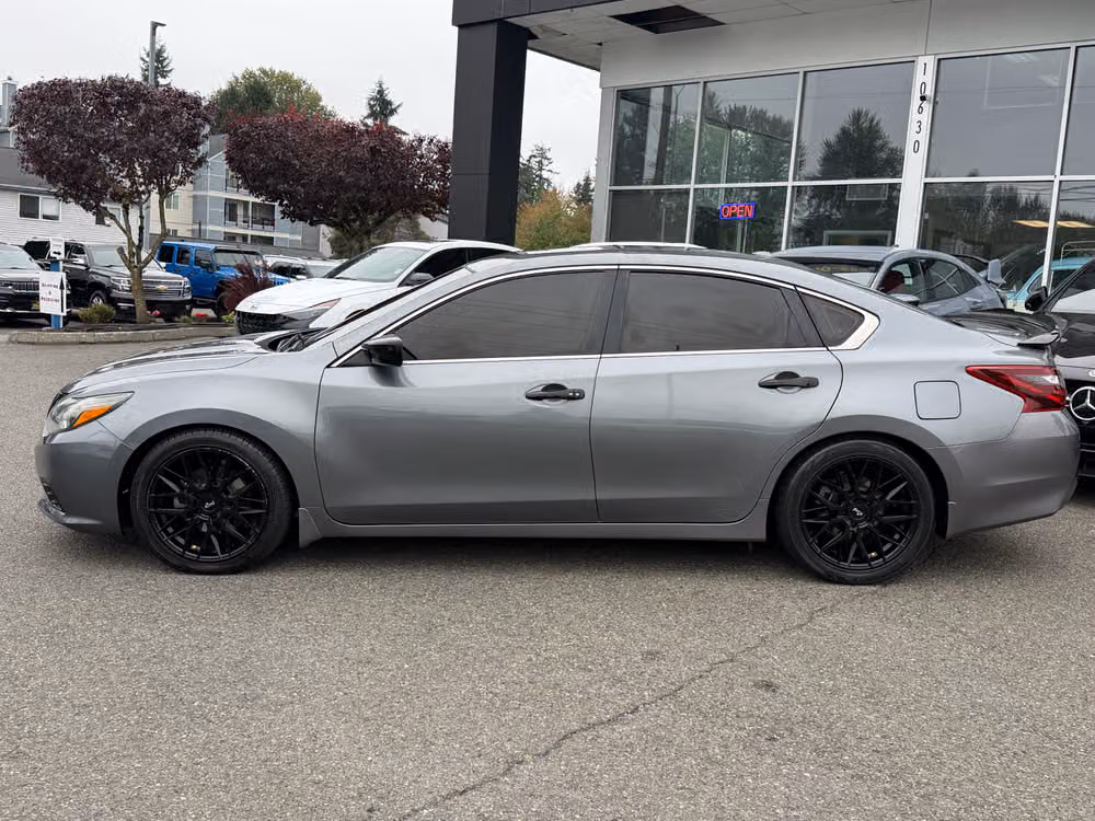 2018 Nissan Altima 2.5 SR Image 2