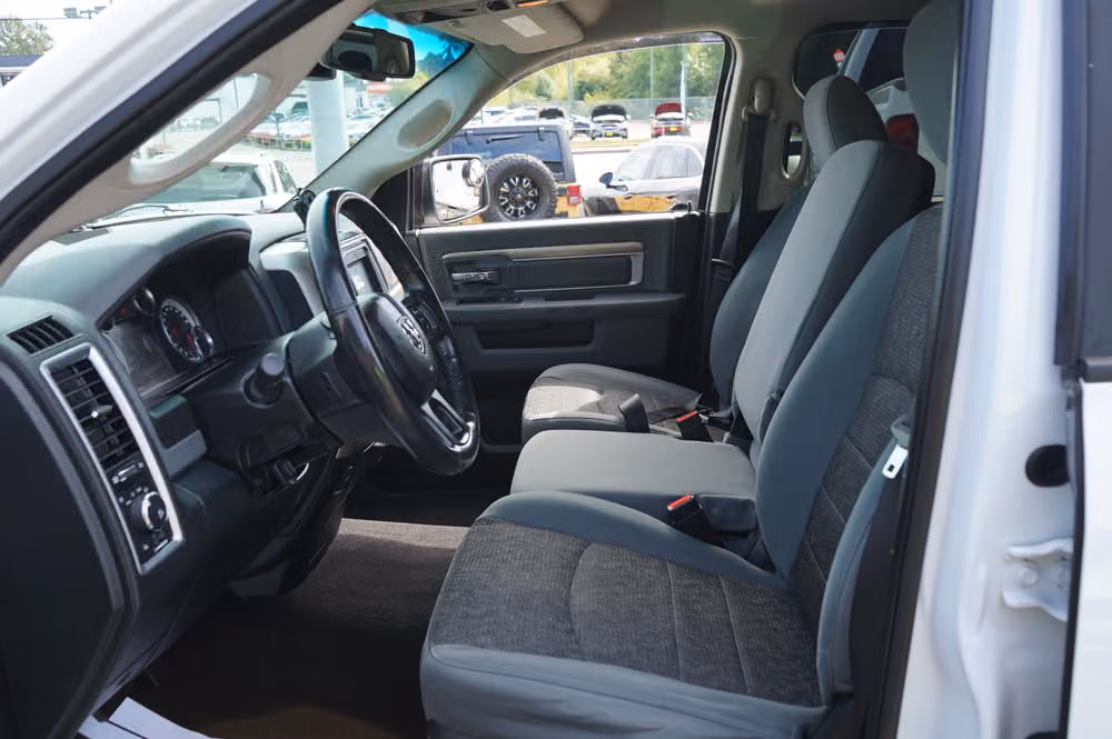 2015 Ram 1500 SLT Quad Cab Image 11