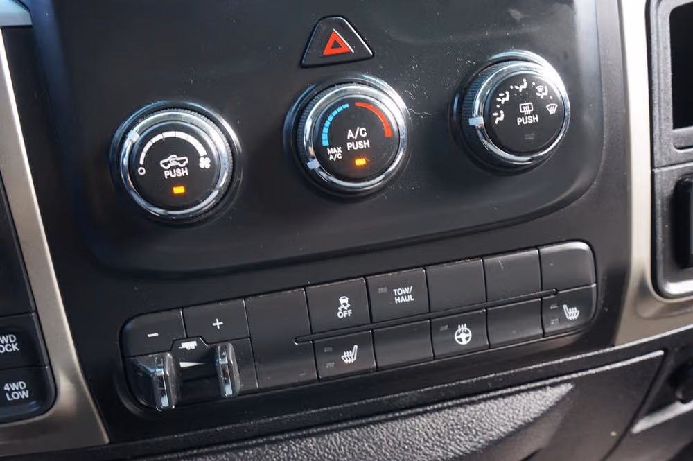 2015 Ram 1500 SLT Quad Cab Image 17