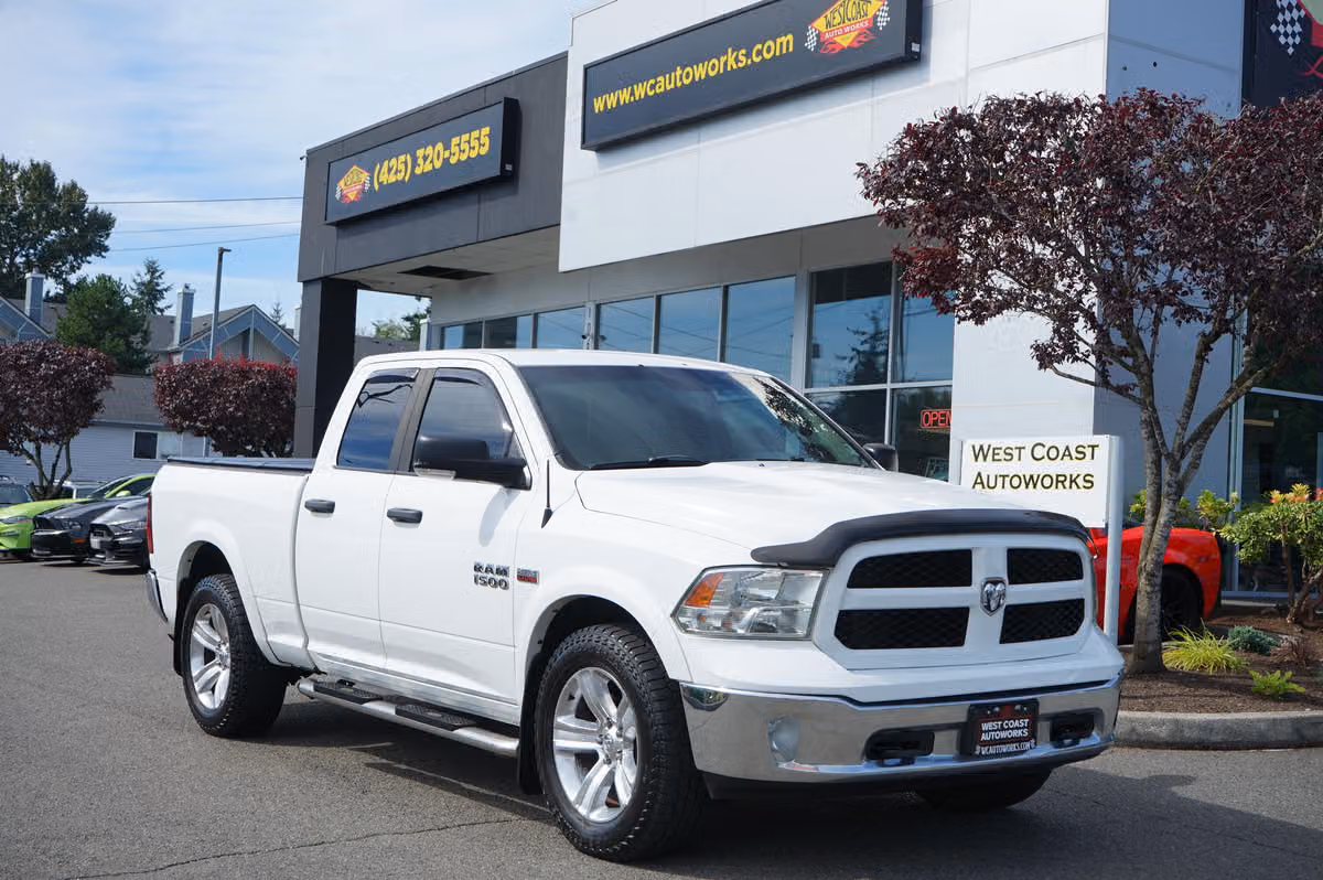 2015 Ram 1500 SLT Quad Cab Image 3