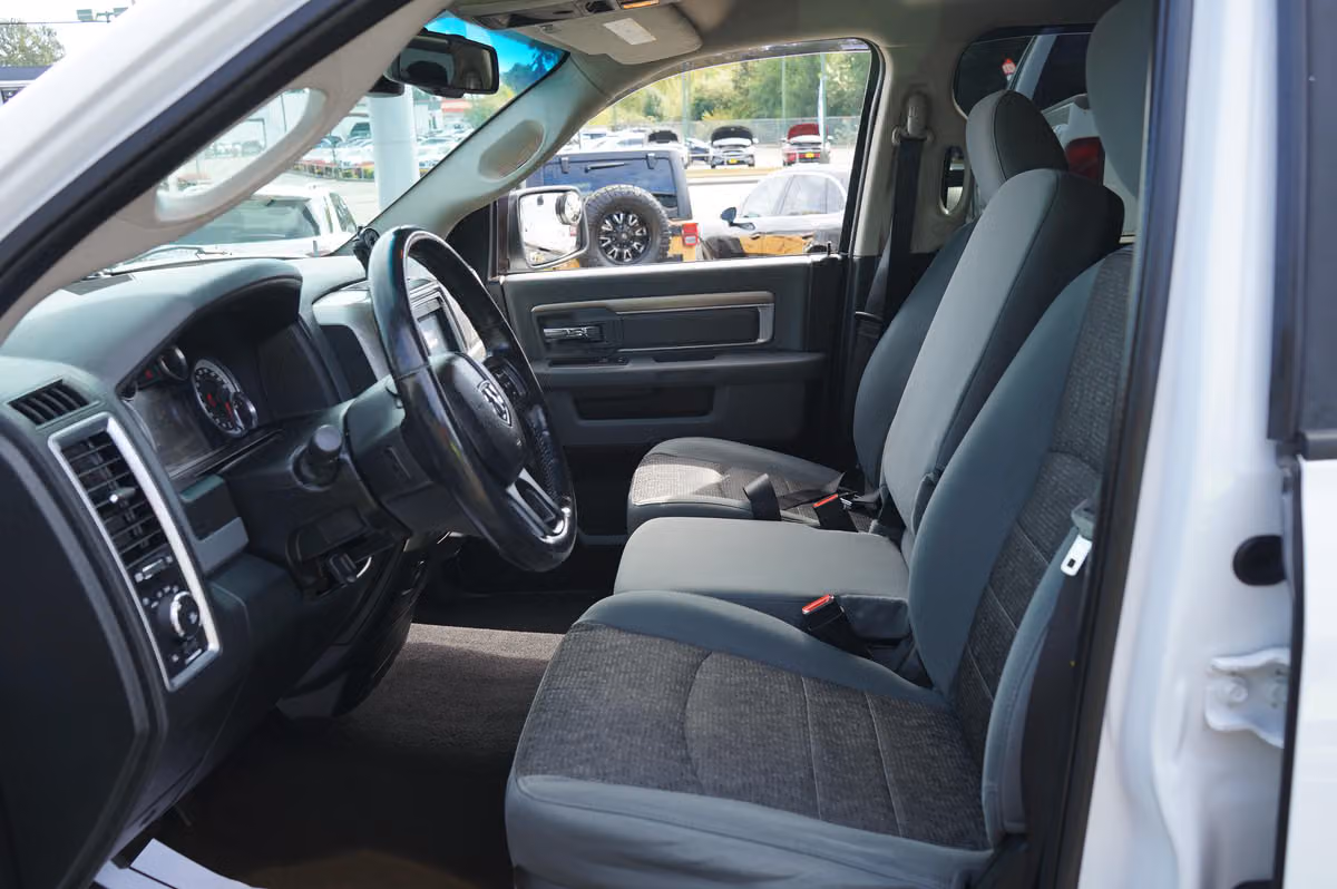 2015 Ram 1500 SLT Quad Cab Image 11