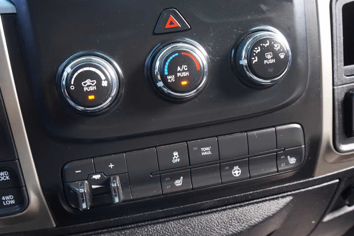 2015 Ram 1500 SLT Quad Cab Image 17