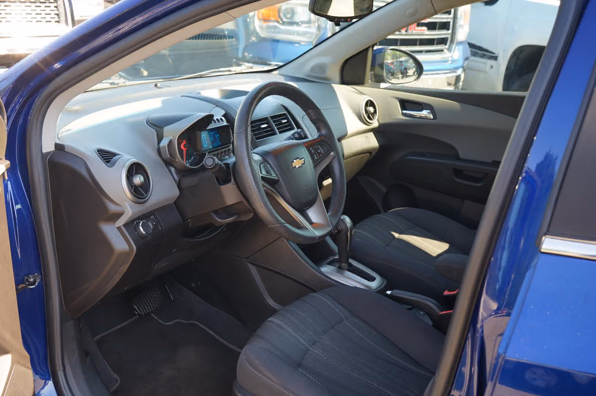 2013 Chevrolet Sonic LT Auto Image 10