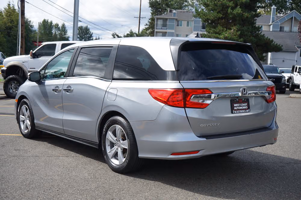 2019 Honda Odyssey EX Passenger Image 3