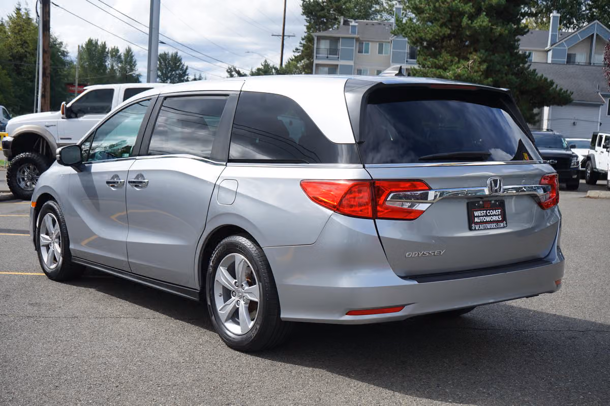 2019 Honda Odyssey EX Passenger Image 3