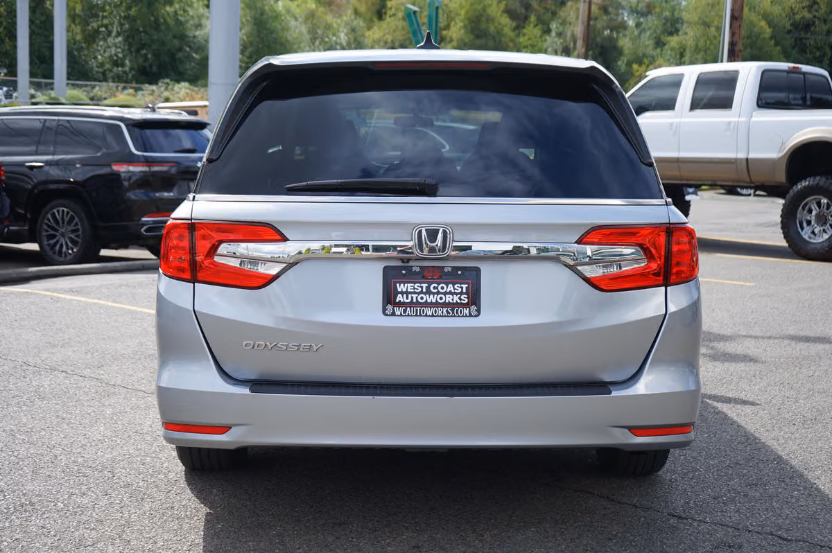 2019 Honda Odyssey EX Passenger Image 4