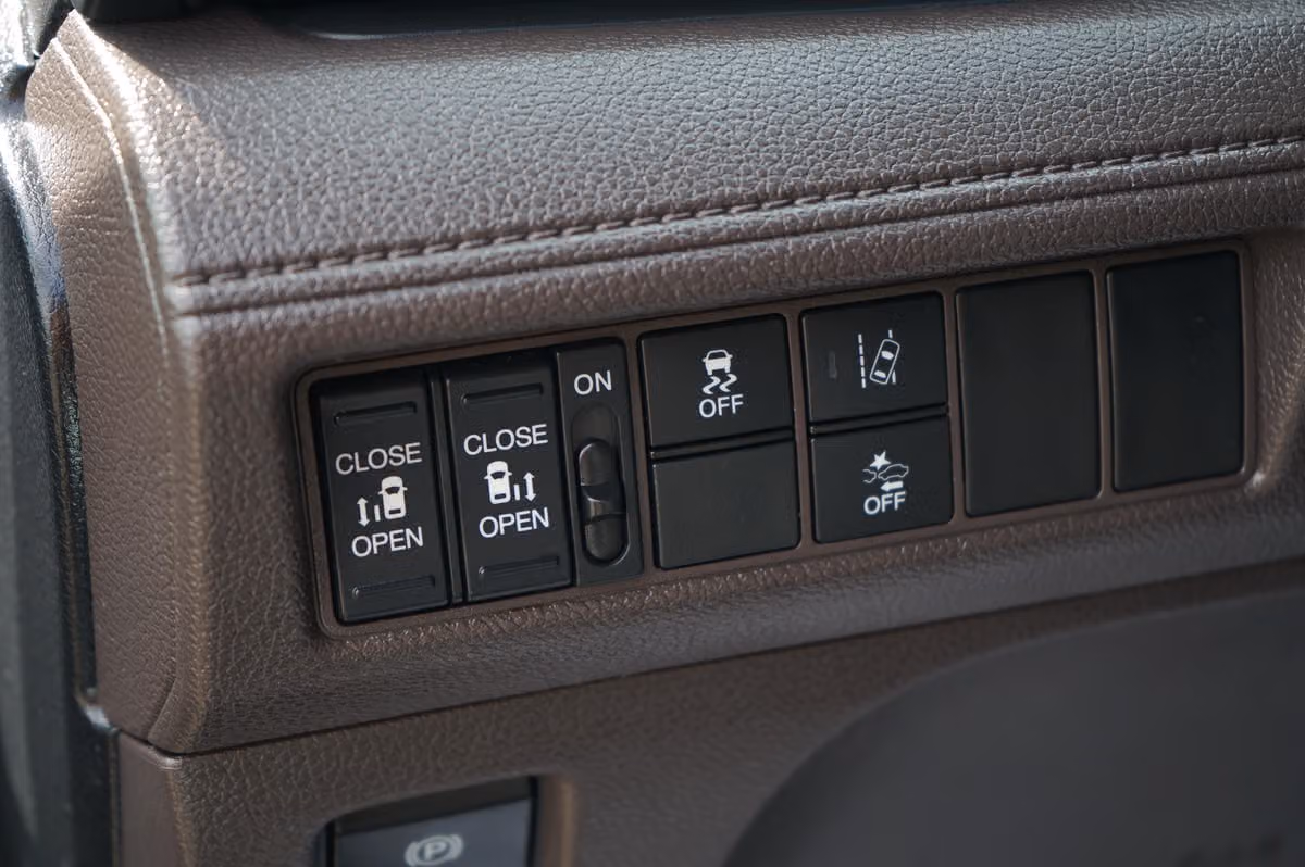2019 Honda Odyssey EX Passenger Image 10