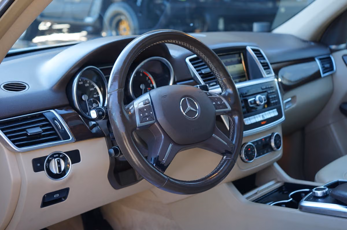 2015 Mercedes-Benz M-Class ML 350 4MATIC Image 10
