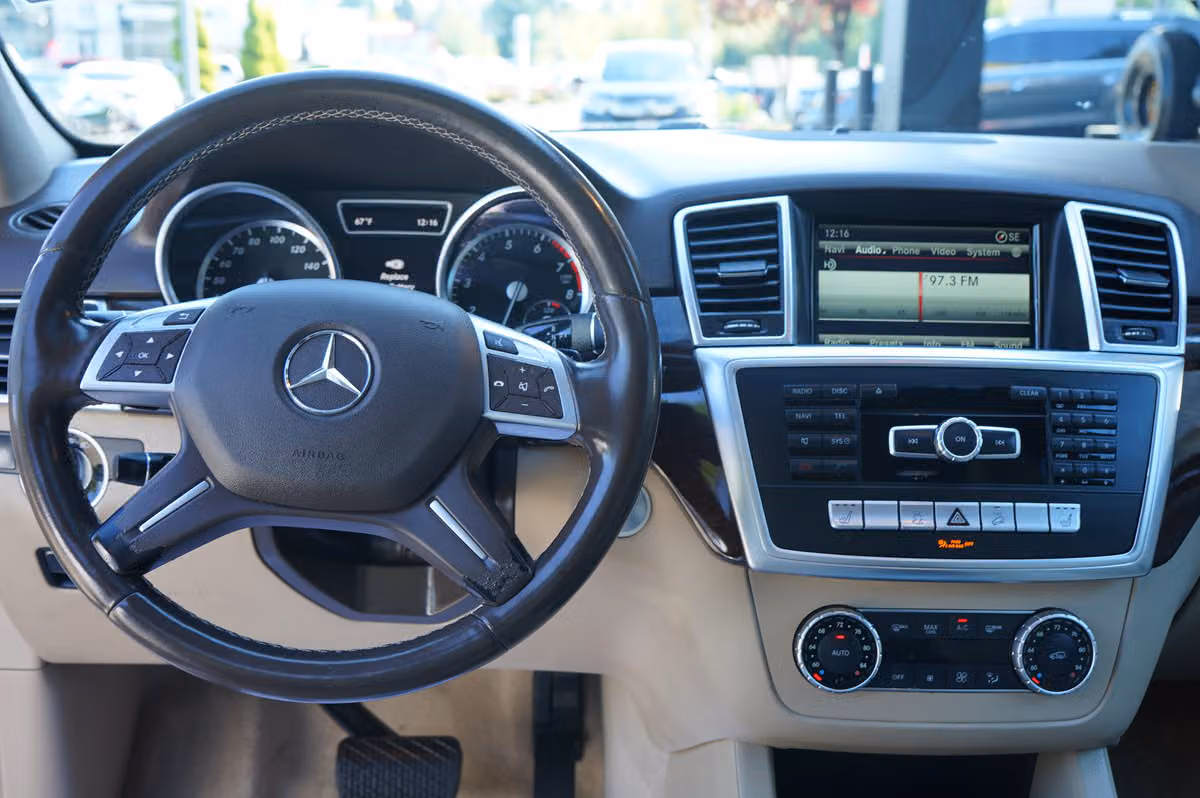 2015 Mercedes-Benz M-Class ML 350 4MATIC Image 16