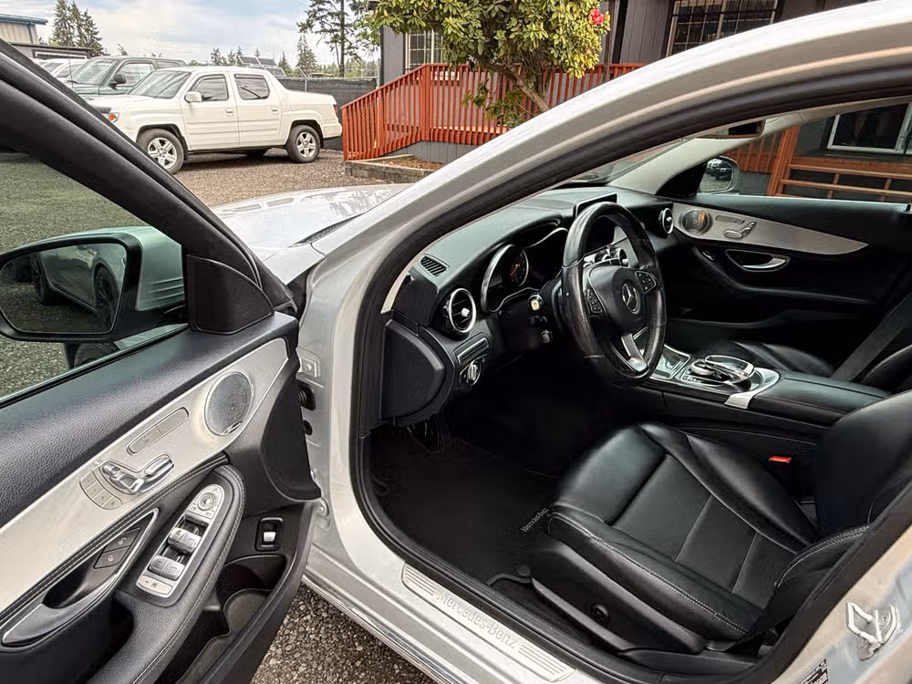 2015 Mercedes-Benz C-Class C 300 4MATIC Image 10