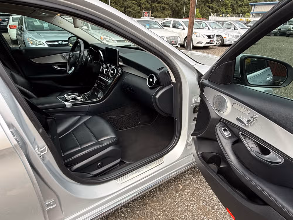 2015 Mercedes-Benz C-Class C 300 4MATIC Image 13