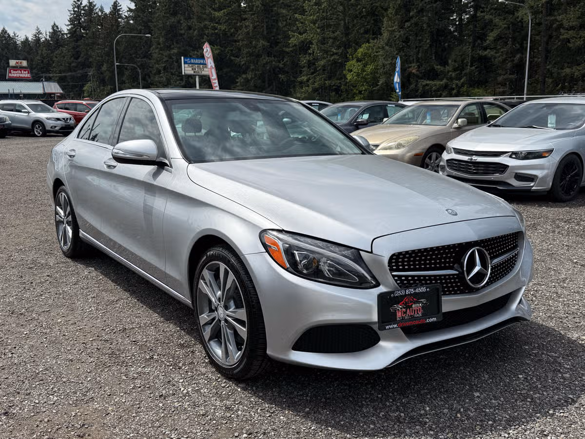 2015 Mercedes-Benz C-Class C 300 4MATIC Image 2
