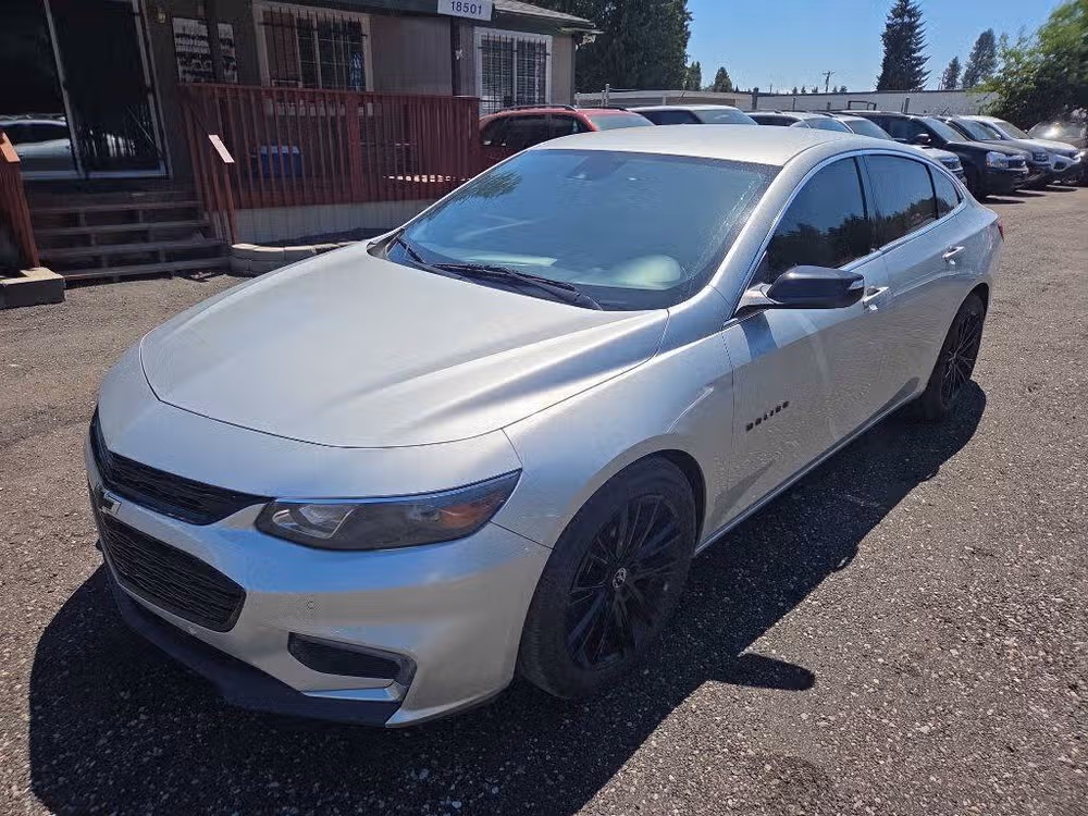 2018 Chevrolet Malibu LT Lower Image 2