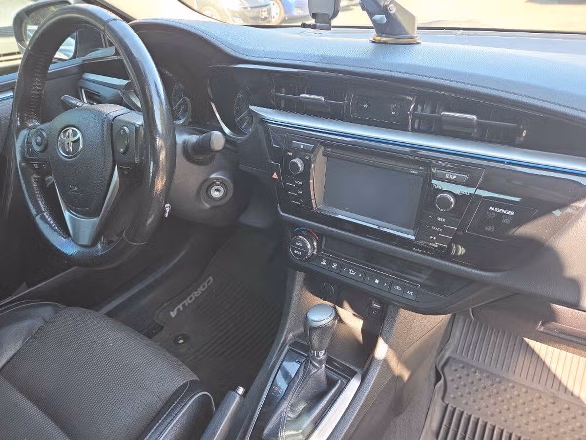 2014 Toyota Corolla L Image 11