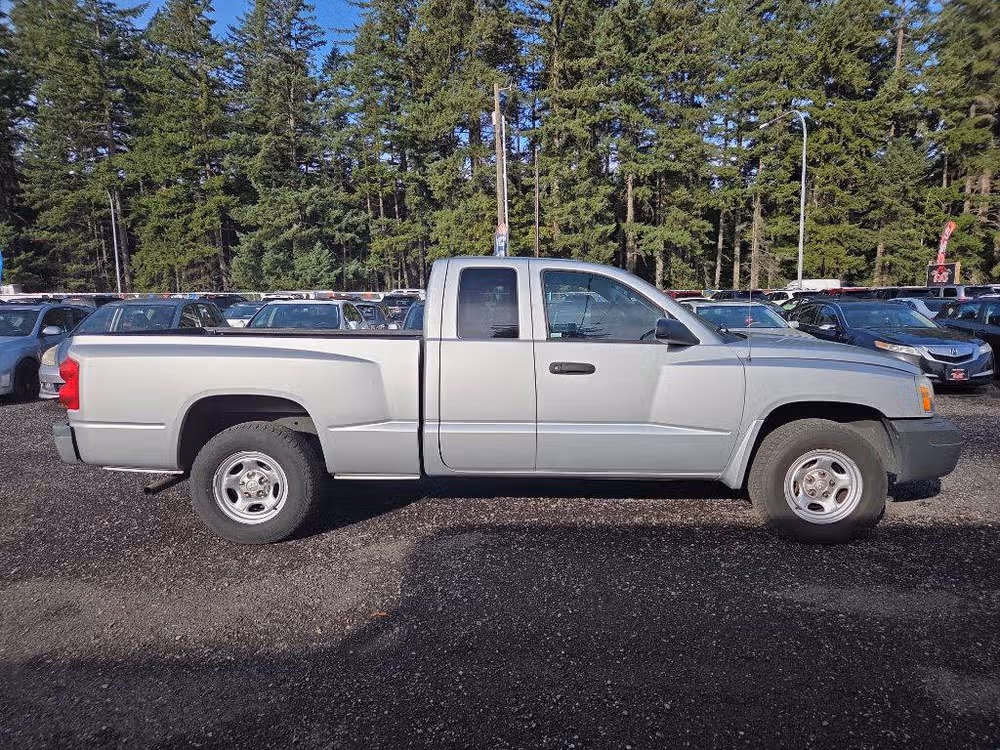 2006 Dodge Dakota ST Club Cab Image 1