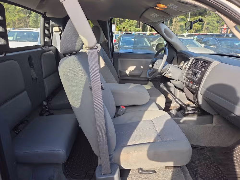 2006 Dodge Dakota ST Club Cab Image 10