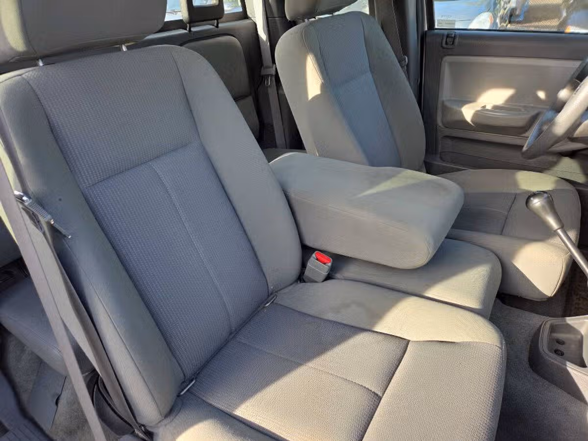 2006 Dodge Dakota ST Club Cab Image 12
