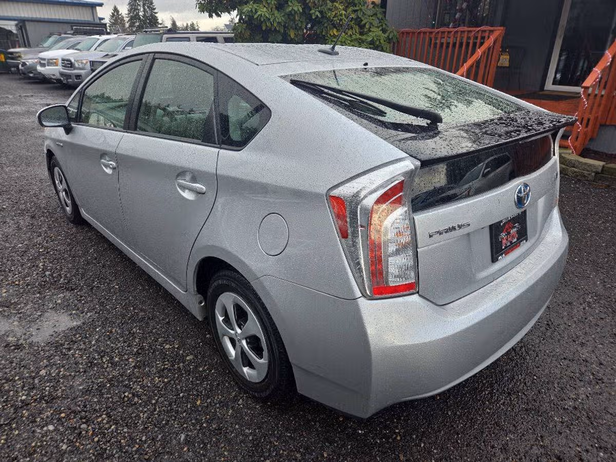 2013 Toyota Prius One Image 6