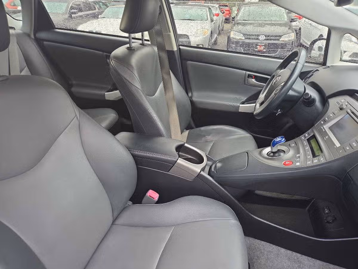 2013 Toyota Prius One Image 10