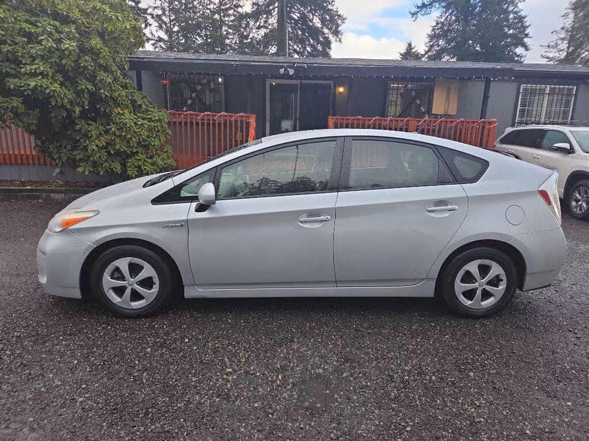 2013 Toyota Prius One Image 5