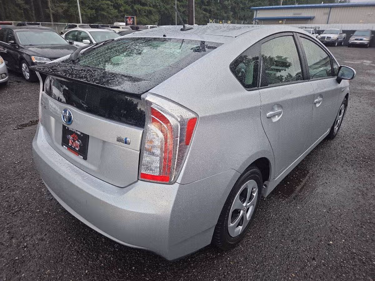 2013 Toyota Prius One Image 8