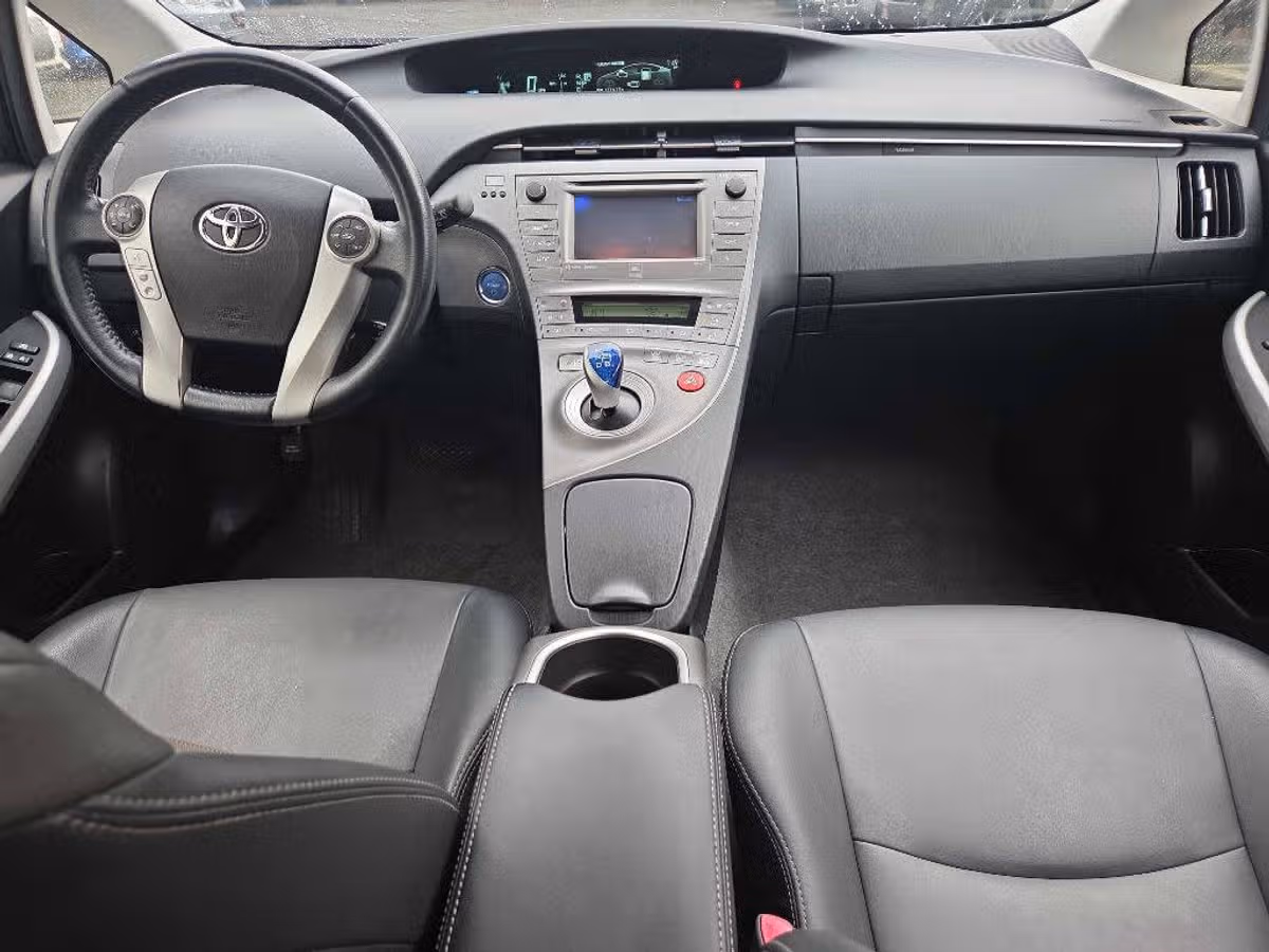 2013 Toyota Prius One Image 9