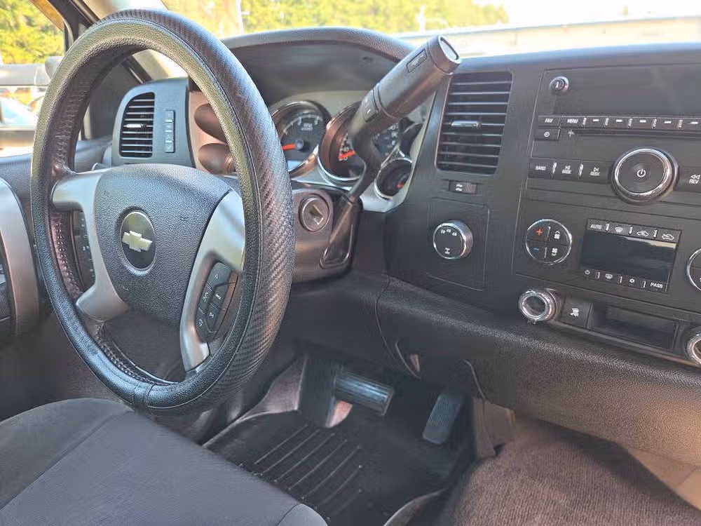 2009 Chevrolet Silverado 2500HD WORK TRUCK Crew Cab Image 13