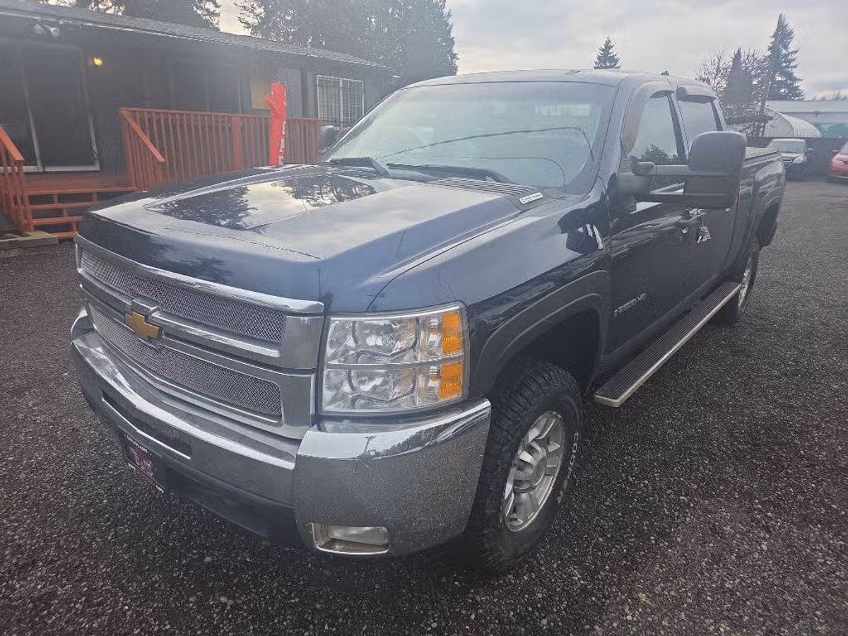 2009 Chevrolet Silverado 2500HD WORK TRUCK Crew Cab Image 4