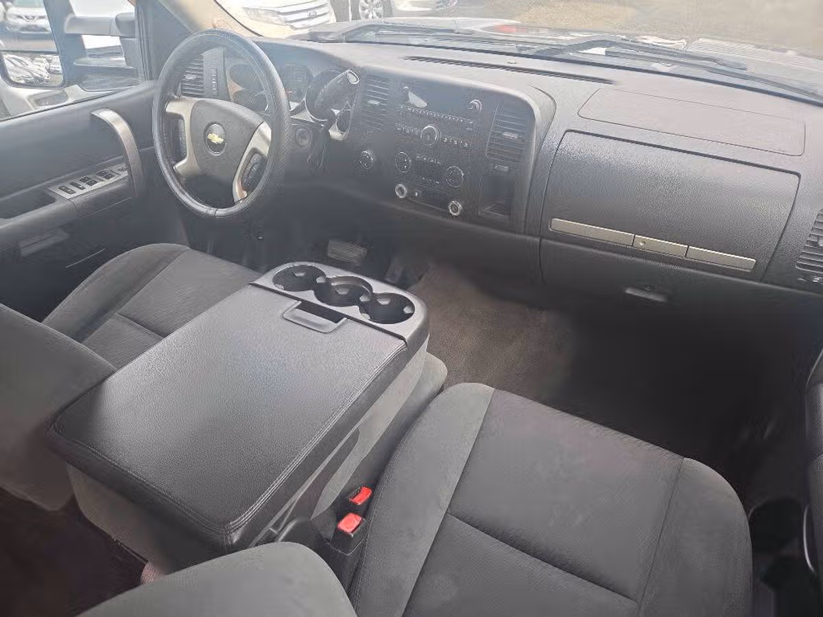 2009 Chevrolet Silverado 2500HD WORK TRUCK Crew Cab Image 9