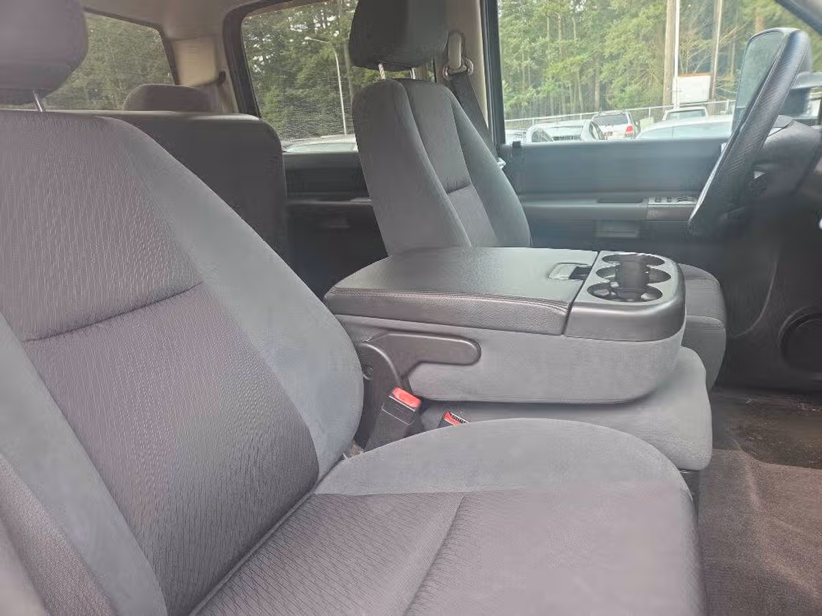 2009 Chevrolet Silverado 2500HD WORK TRUCK Crew Cab Image 10