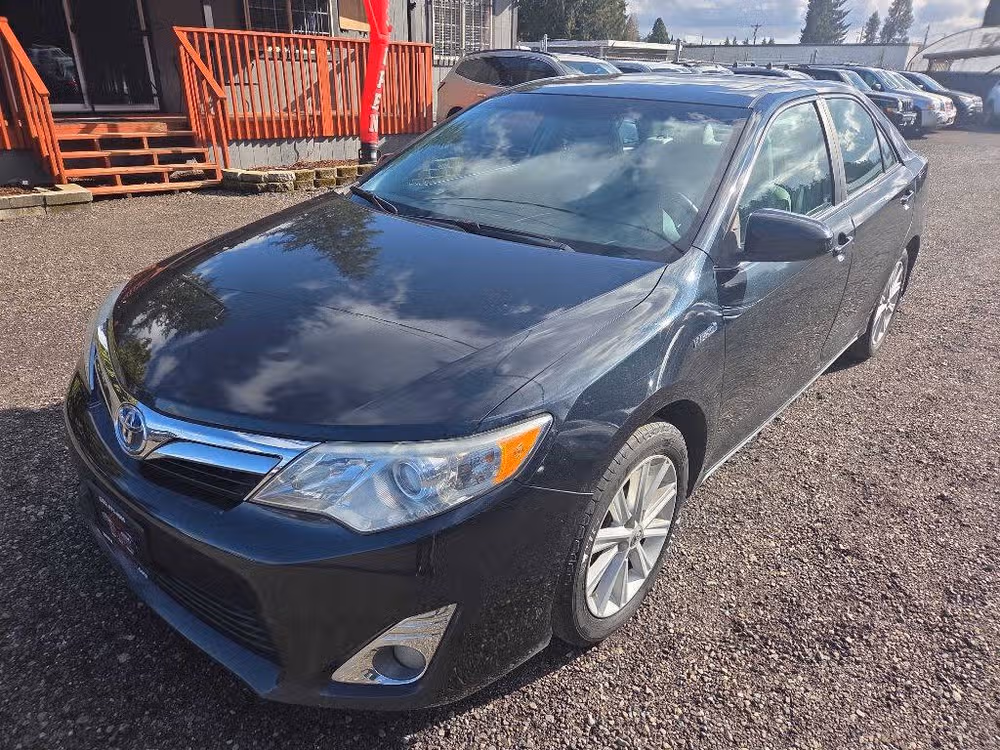 2012 Toyota Camry Hybrid XLE Lower Image 2