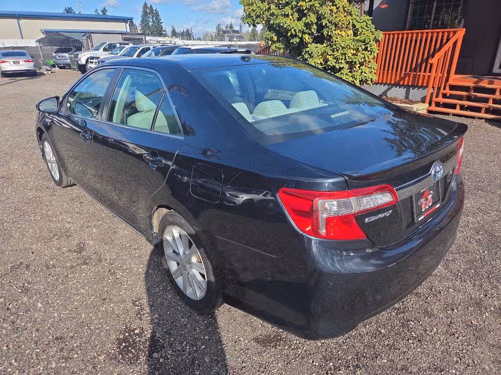 2012 Toyota Camry Hybrid XLE Image 6