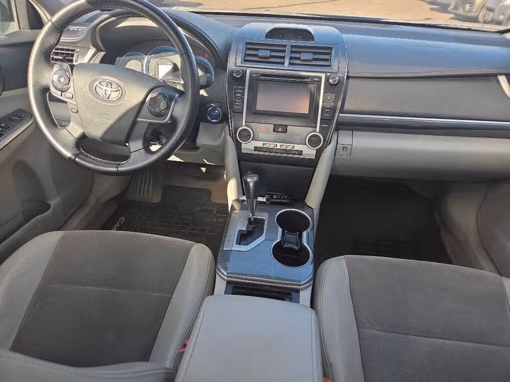 2012 Toyota Camry Hybrid XLE Image 9