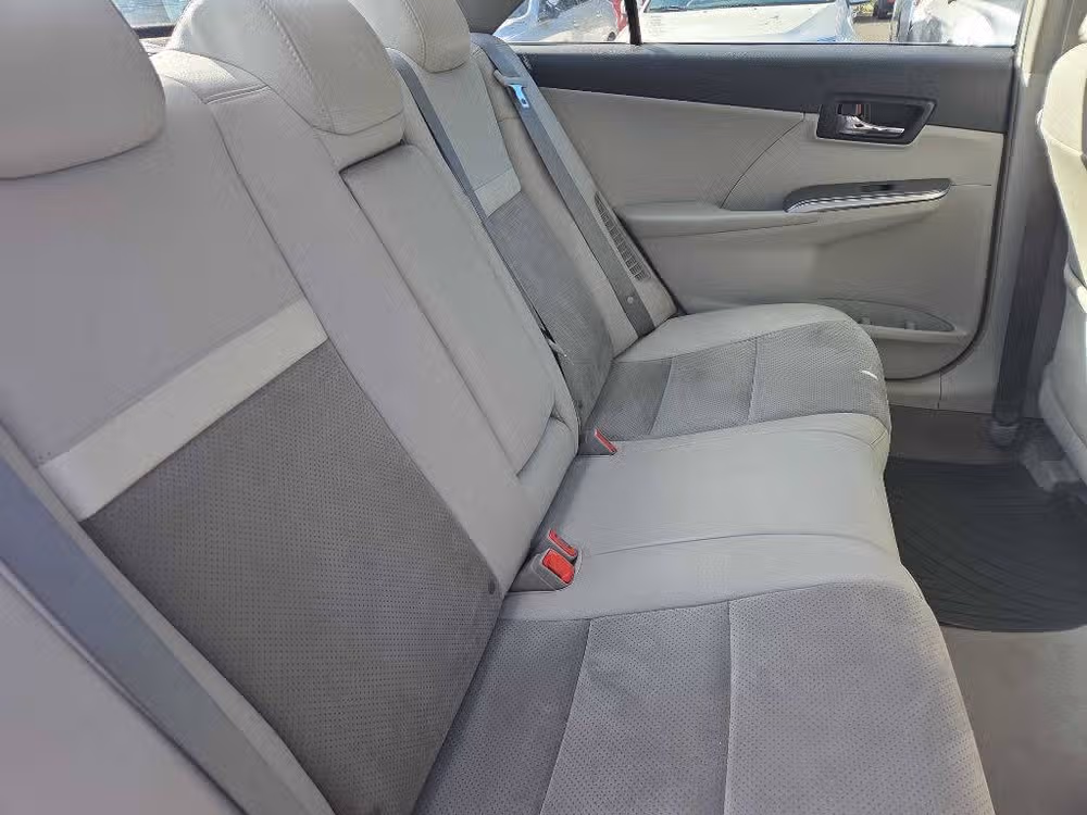 2012 Toyota Camry Hybrid XLE Image 12