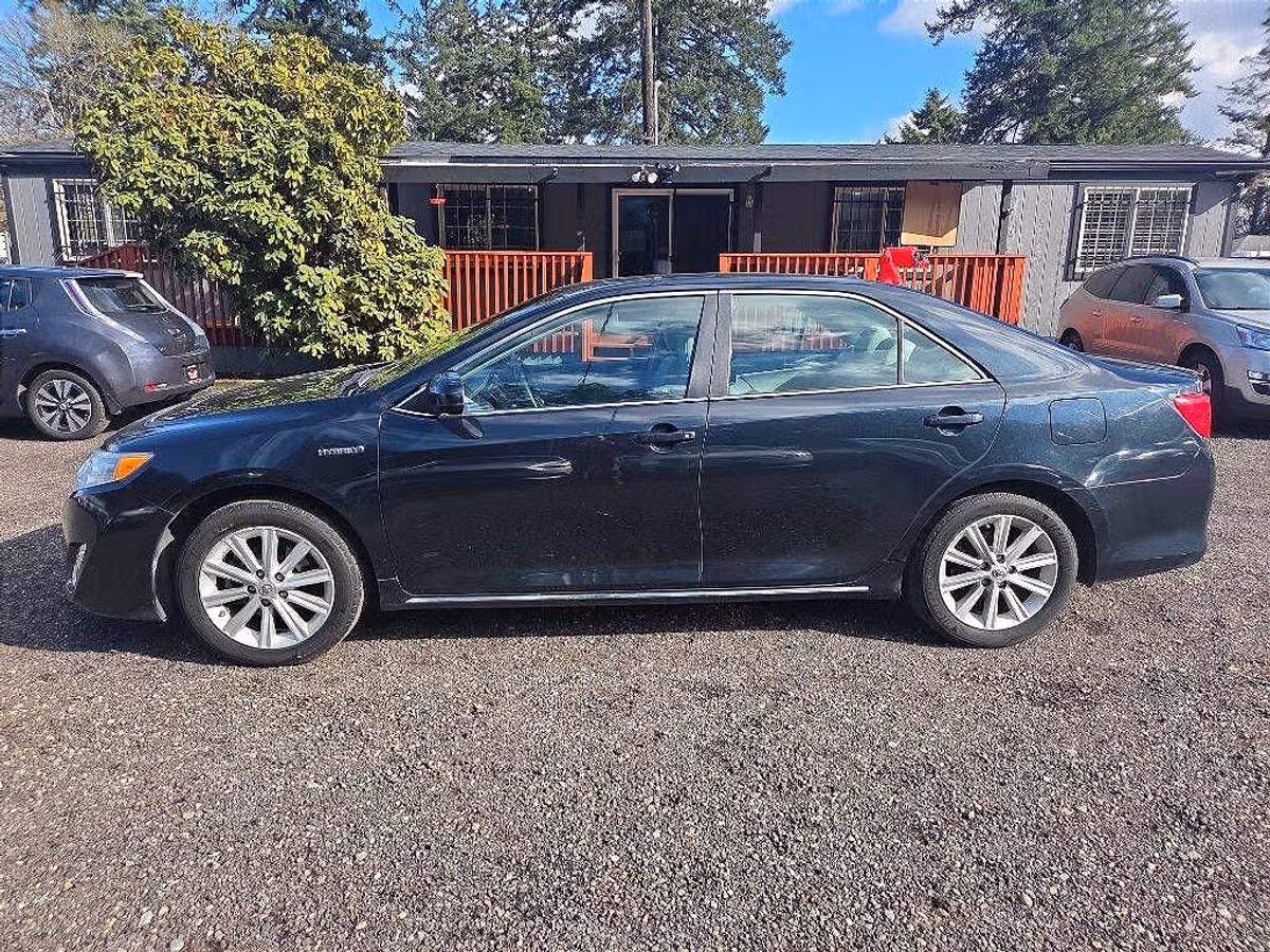 2012 Toyota Camry Hybrid XLE Image 5