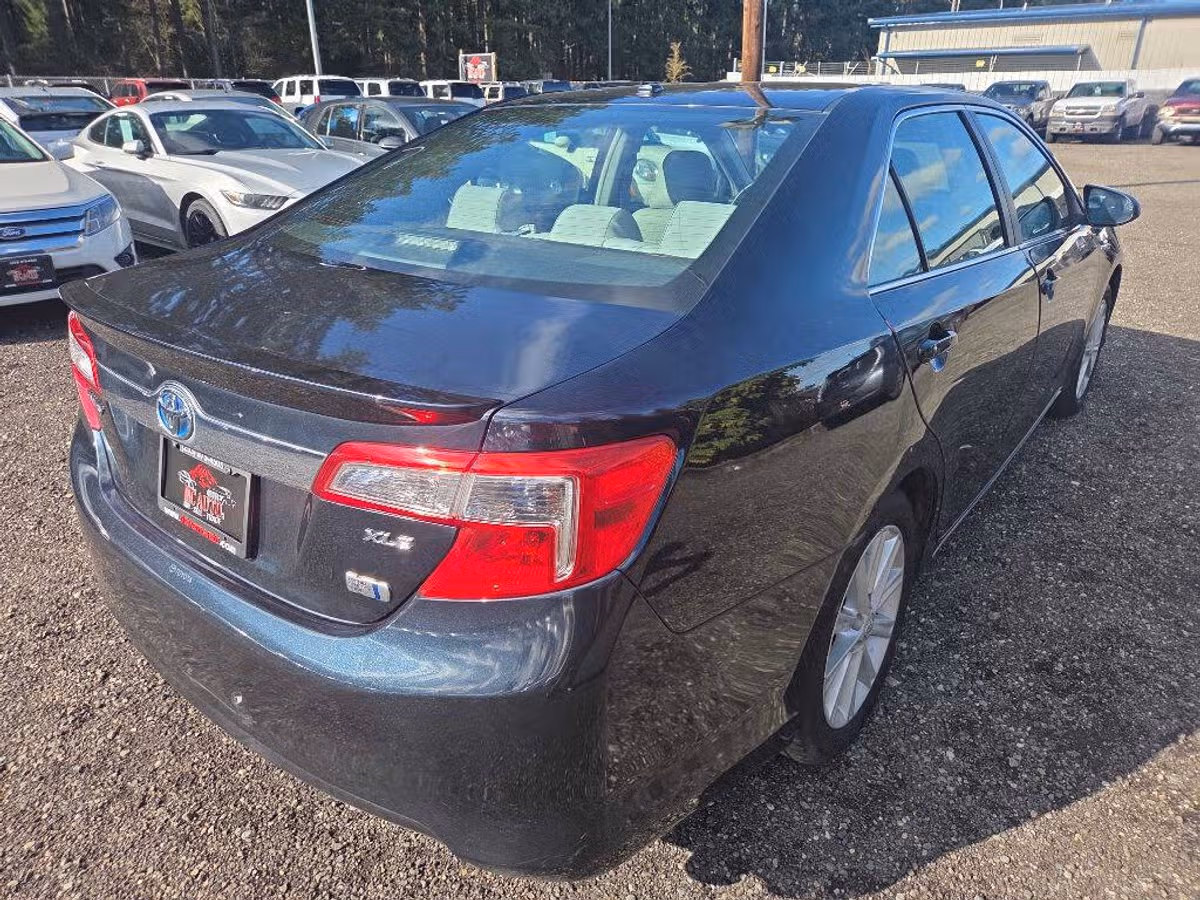 2012 Toyota Camry Hybrid XLE Image 8