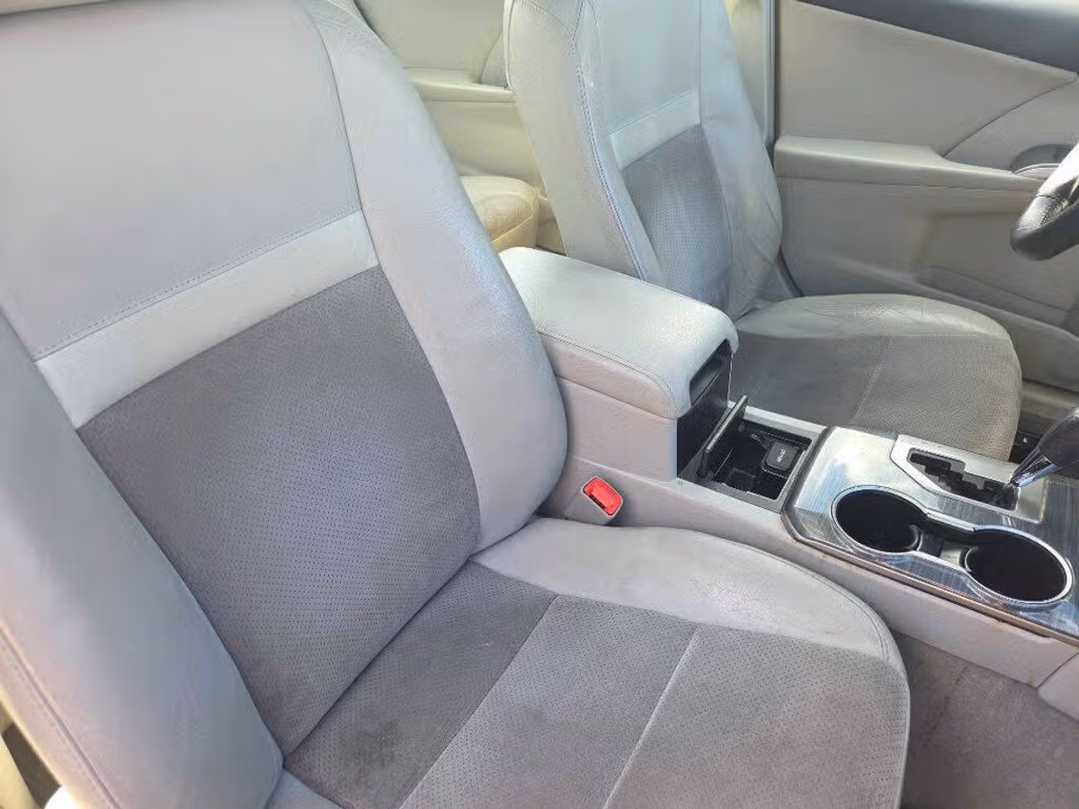 2012 Toyota Camry Hybrid XLE Image 10