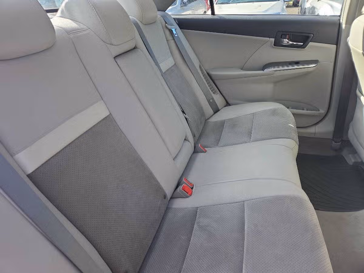 2012 Toyota Camry Hybrid XLE Image 12