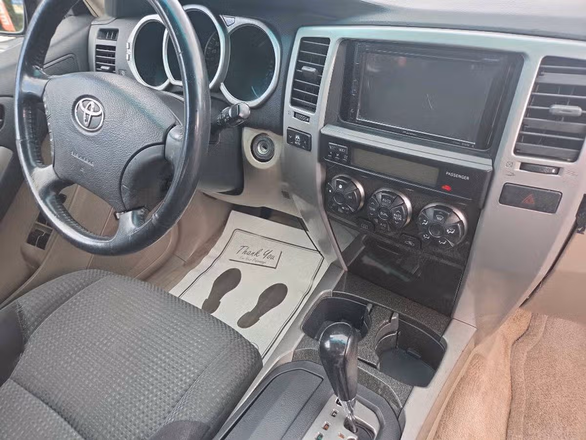 2004 Toyota 4Runner Limited Image 10
