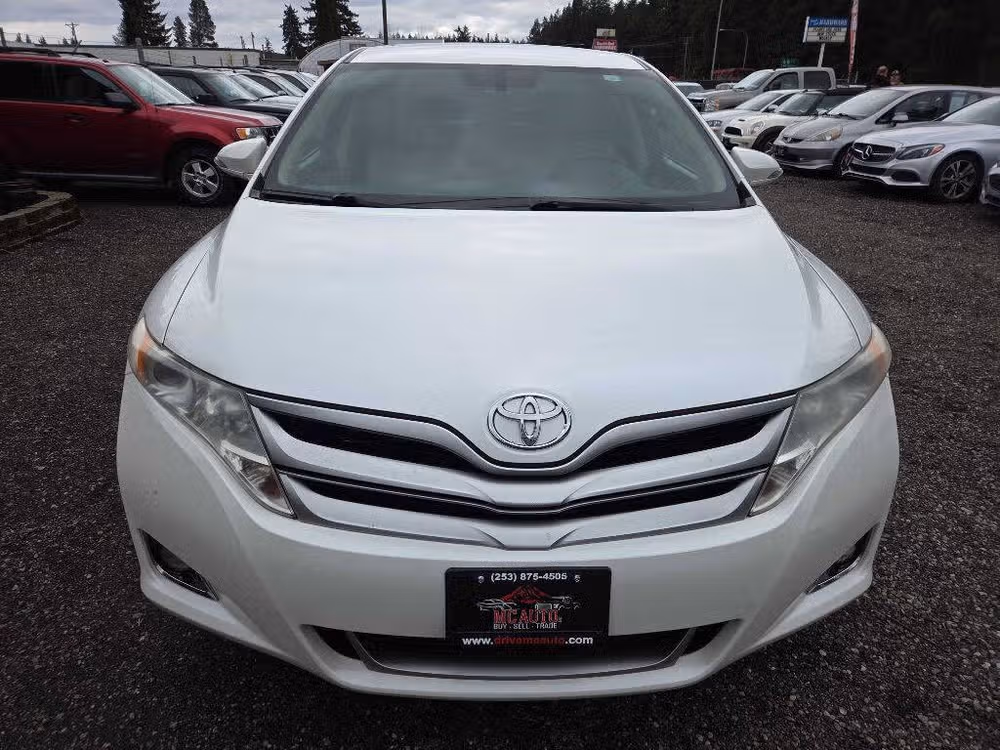 2013 Toyota Venza LE Crossover Lower Image 1