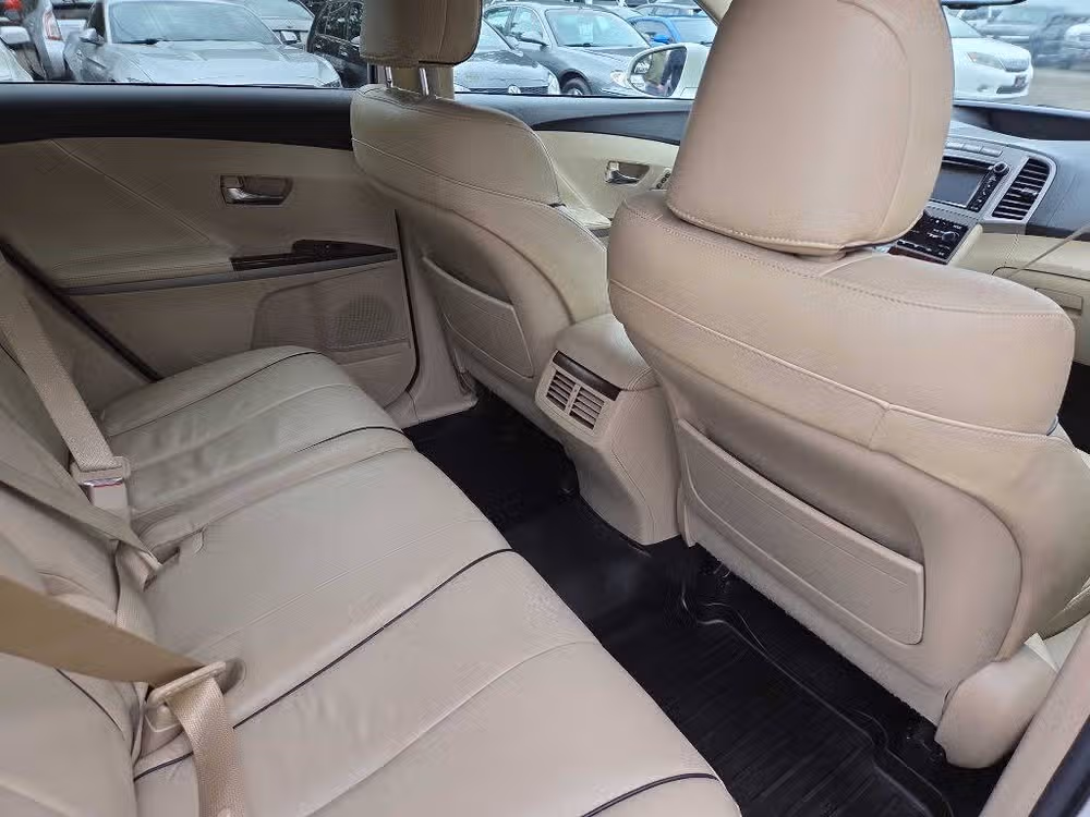 2013 Toyota Venza LE Crossover Image 12