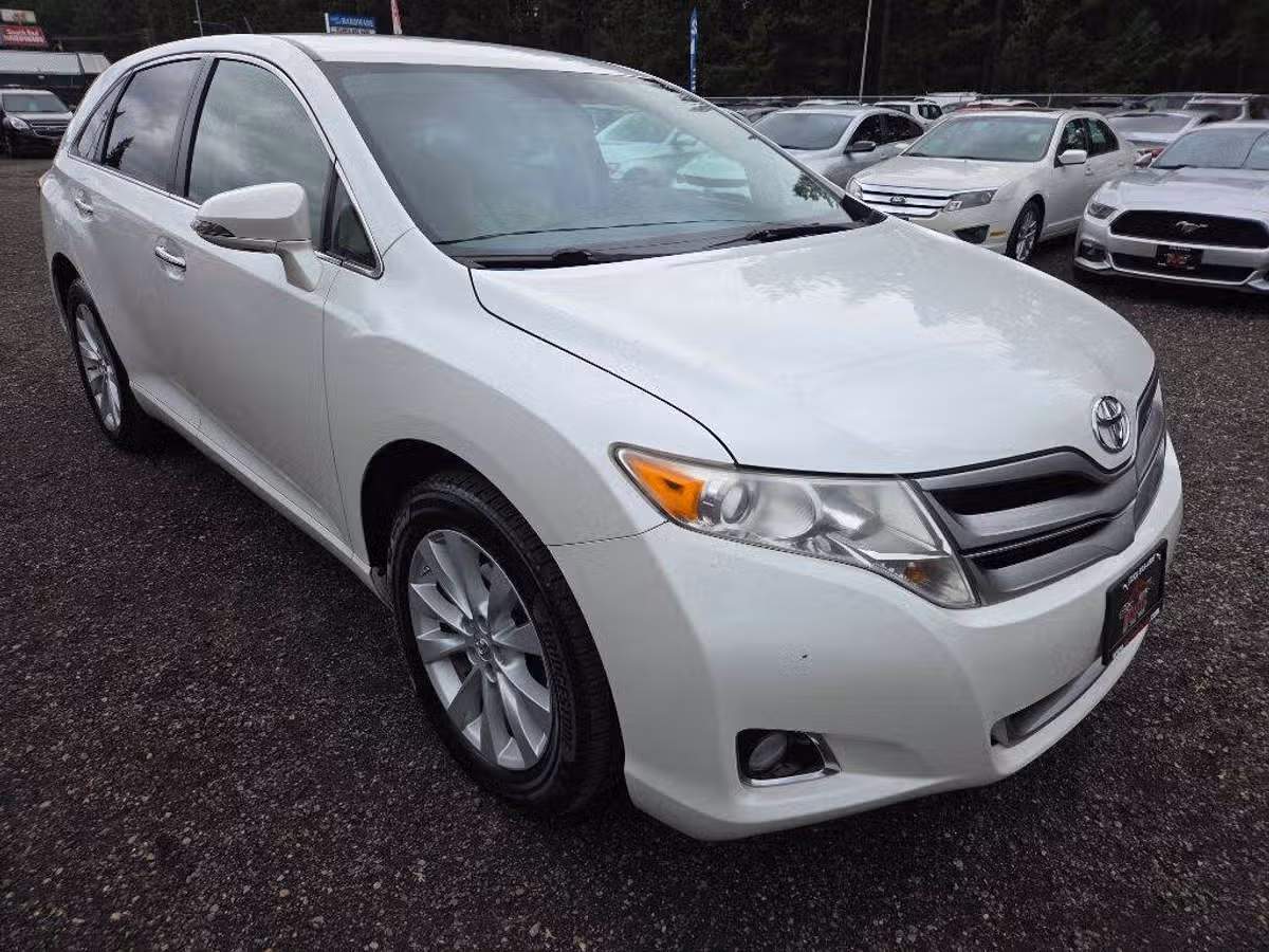2013 Toyota Venza LE Crossover Image 2