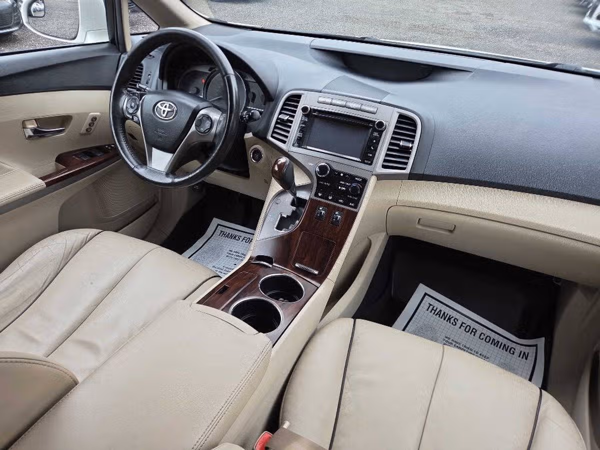 2013 Toyota Venza LE Crossover Image 10