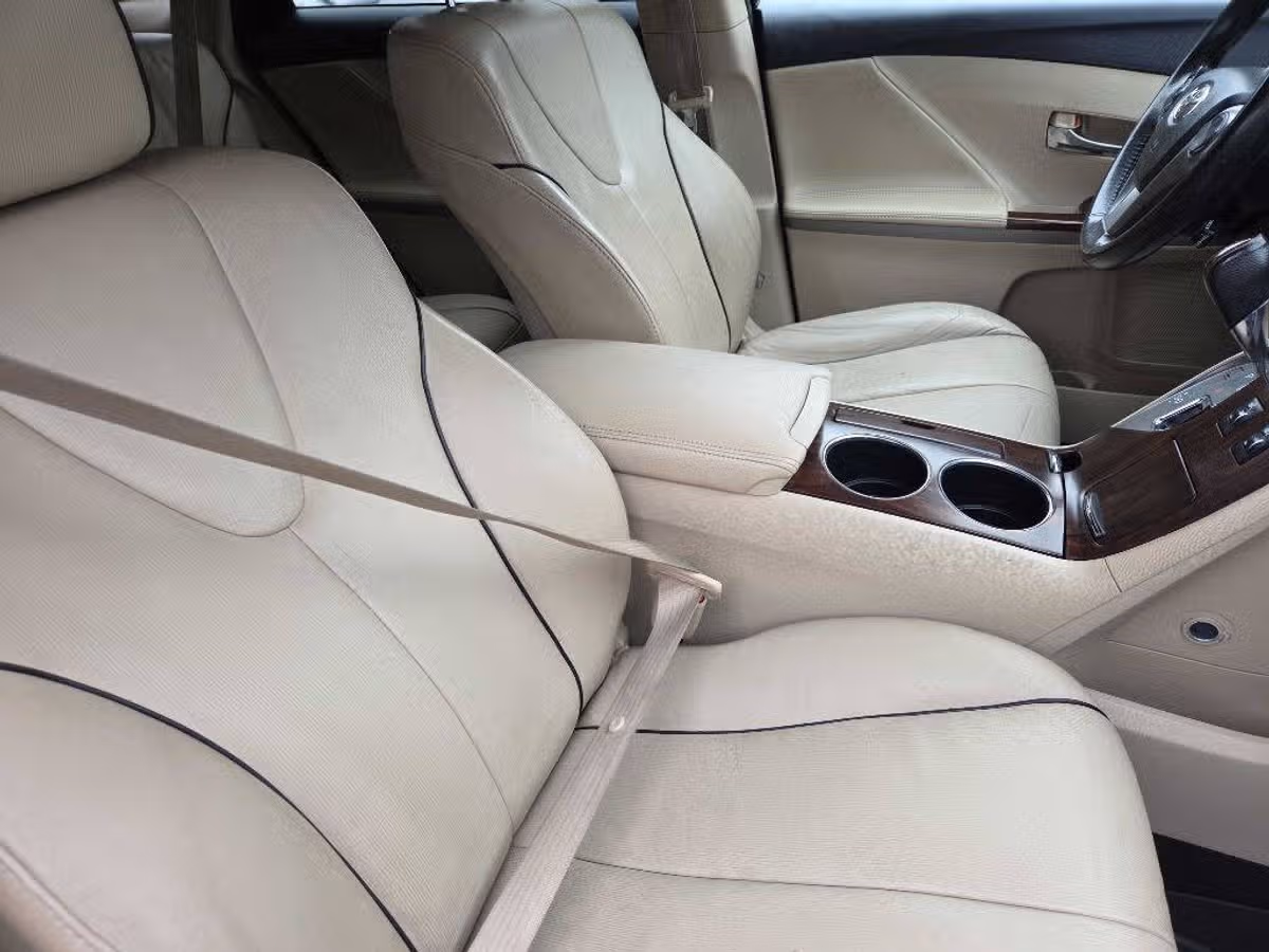 2013 Toyota Venza LE Crossover Image 11