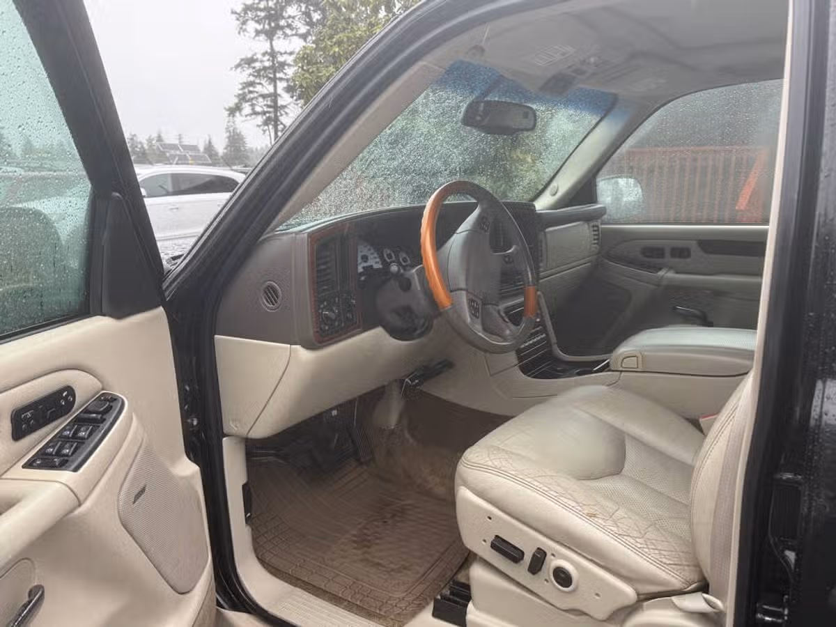 2003 Cadillac Escalade Base Image 9