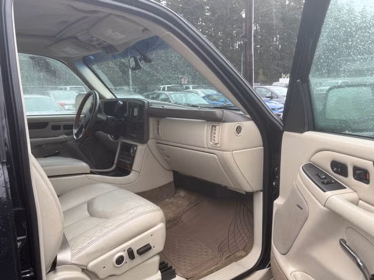 2003 Cadillac Escalade Base Image 14