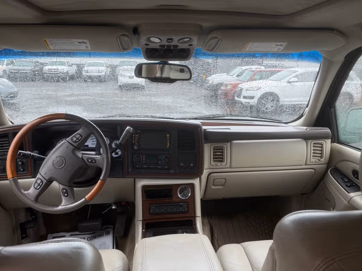 2003 Cadillac Escalade Base Image 15