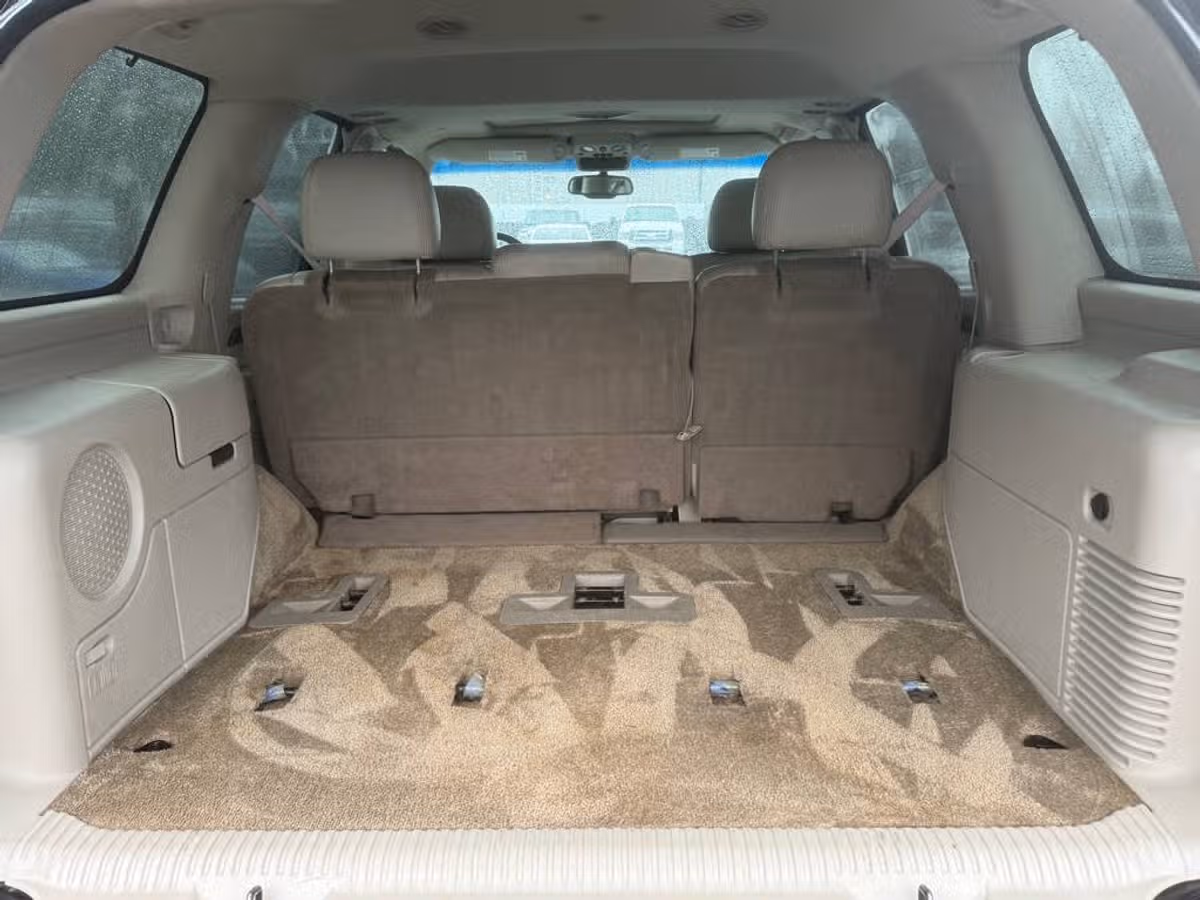 2003 Cadillac Escalade Base Image 12